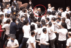 臺(tái)“立法院”爆發(fā)藍(lán)綠激烈混戰(zhàn) 蘇貞昌現(xiàn)場(chǎng)被質(zhì)問(wèn)