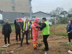 [我為群眾辦實事]新灣鎮(zhèn)志愿者應急救援隊為村民解難題