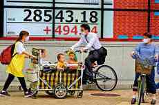 安倍經(jīng)濟學(xué)加大日本貧富差距 岸田改革被批換湯不換藥