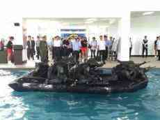 泳池練突擊、傘下學(xué)打靶 ?臺軍少爺兵是怎樣練成的