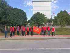 湖南武岡市經(jīng)開區(qū)志愿者清掃責任路段