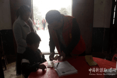 情暖寒冬：湘鄉(xiāng)市聯(lián)百企幫千戶愛心團隊幫扶寒門學子