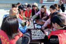 湖南隆回：冬至“安全關(guān)愛(ài)”至 ?空巢老人樂(lè)享“冬餃宴”