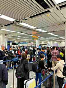 為趕及農(nóng)歷新年港人掀返鄉(xiāng)潮 深圳檢疫酒店爆滿(mǎn)