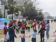 湖南湘鄉(xiāng)：“春風(fēng)計劃·大手幫小手”愛心活動舉行