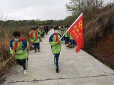 洞口縣茶場學(xué)校：進(jìn)行“我為社會做貢獻(xiàn)”學(xué)雷鋒活動