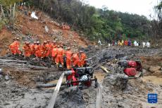 事故核心現(xiàn)場(chǎng)搜索工作繼續(xù)進(jìn)行[組圖]