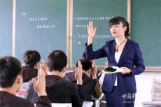 吳亞芳：“我堅(jiān)守著教育這份情懷”