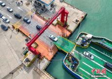 海南?？冢菏着?70名滯留旅客152輛自駕車登船離島