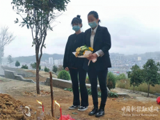 父親，我回來了