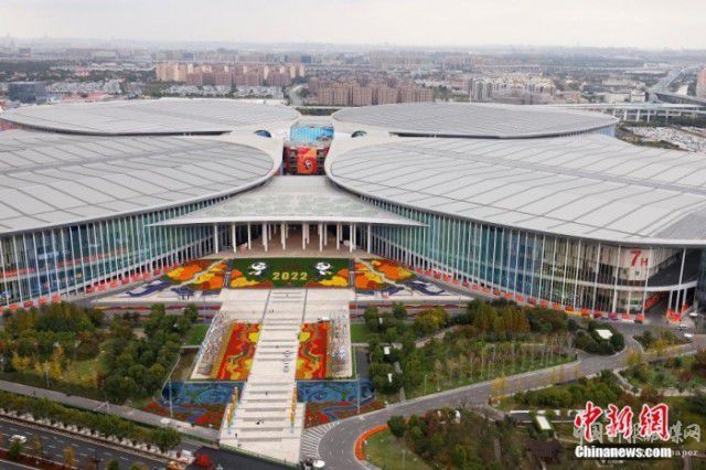 航拍國(guó)家會(huì)展中心(上海)。 殷立勤 攝