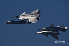 鐵翼護(hù)航新時(shí)代：中國空軍殲-20戰(zhàn)斗機(jī)影像志