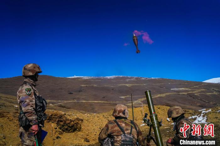 開炮瞬間。　吳蒙昆 攝