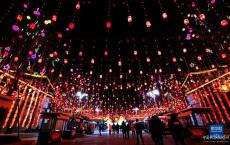 彩燈璀璨迎佳節(jié)