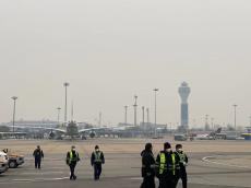 內(nèi)地及香港救援隊抵京 陳國基專程迎香港救援隊回港