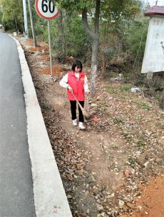 湖南宜章縣黃沙鎮(zhèn)：志愿者美化公路環(huán)境助力旅發(fā)會(huì)