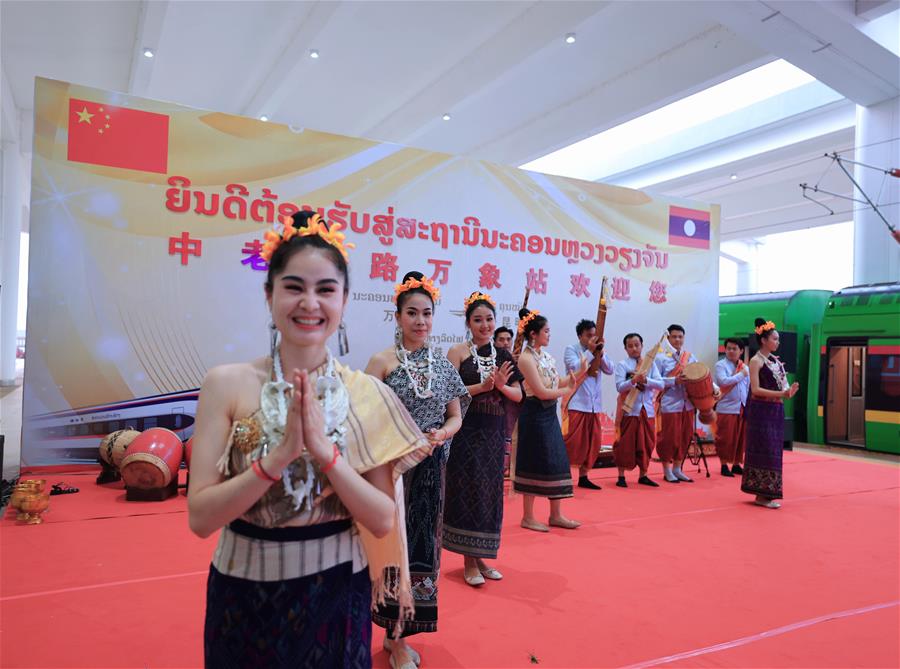 （新華全媒頭條·圖文互動(dòng)）（10）一路飛架跨山河——寫在中老鐵路國際旅客列車開行首日