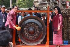 柬埔寨舉行宋干節(jié)慶?；顒?dòng)