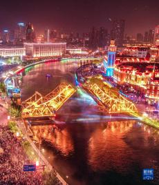 天津解放橋開啟扮靚“夜津城”