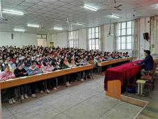 武岡十中開展民族團結(jié)進步教育專題示范課