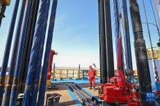 我國首個(gè)萬米深地科探井在新疆塔里木盆地開鉆