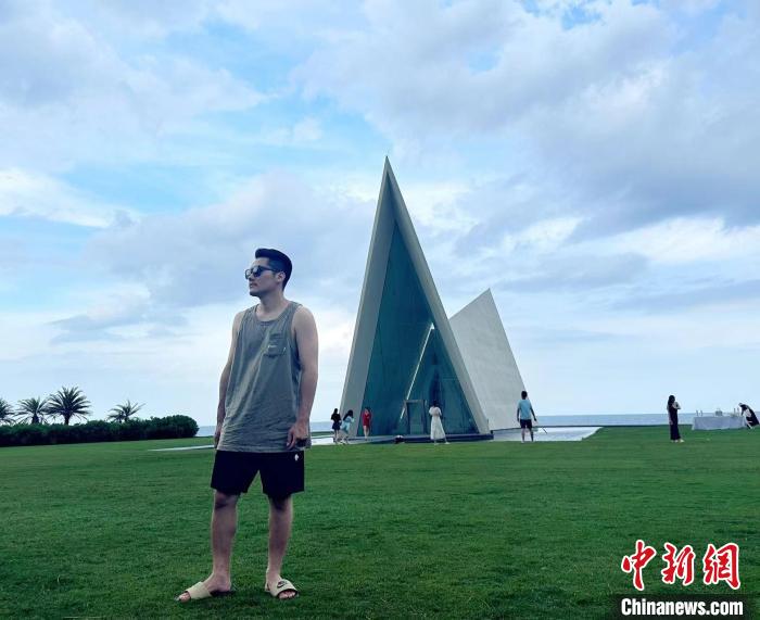 圖為臺灣青年、鬧熱商行主理人江承晉(Paul)。　受訪者供圖