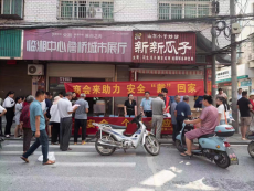 詹橋鎮(zhèn)重視“戴帽”工程 商會贈頭盔 安全“戴”回家