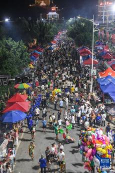 貴州“村超”帶火“超經(jīng)濟(jì)”