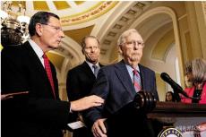 美共和黨領(lǐng)袖麥康奈爾發(fā)言中途呆滯21秒