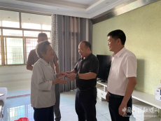 歸陽(yáng)鎮(zhèn)開(kāi)展“八一”建軍節(jié)走訪(fǎng)慰問(wèn)優(yōu)撫對(duì)象活動(dòng)