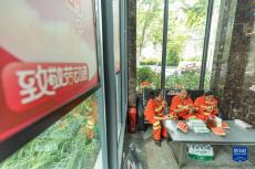 重慶：“勞動(dòng)者港灣”讓戶外勞動(dòng)者享清涼