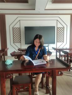 曾麗君：春風(fēng)化雨潤(rùn)新苗 三尺講臺(tái)寫(xiě)春秋