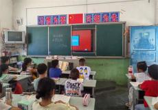 六都寨鎮(zhèn)中心小學開展“銘記歷史 吾輩自強”主題班會活動