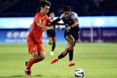 亞運會男足小組賽首輪中國隊5:1戰(zhàn)勝印度隊