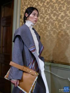 中國(guó)非遺楚雄彝族服飾走上米蘭時(shí)裝周秀場(chǎng)