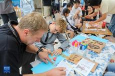 上海：外國(guó)友人體驗(yàn)民俗文化