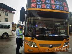 湖南藍(lán)山縣交警查處一超員營(yíng)運(yùn)客車除隱患