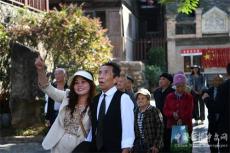 凱里市開展重陽節(jié)關(guān)愛老人游學(xué)活動(dòng)