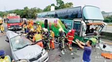 云林私家車(chē)撼旅巴 4死22傷