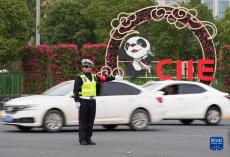 上海公安交警“進博示范崗”在滬亮相