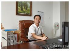 鄭時(shí)鵬：致富不忘鄉(xiāng)親們  助力家鄉(xiāng)不停歇