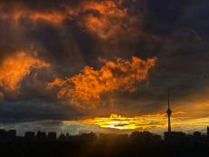 北京：雨后晚霞 美翻天際