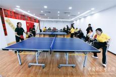 貴州凱里：樓長“喊話”白領(lǐng)“乒”健康