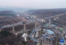 西延高鐵王家河特大橋主橋合龍