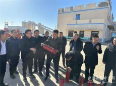 讓管理干部熟練使用滅火器，中能煤田公司這么干