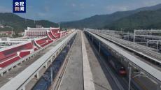 中老鐵路開(kāi)通運(yùn)營(yíng)兩周年 累計(jì)發(fā)送旅客2420萬(wàn)人次