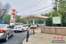 油價(jià)“五連跌”！加一箱油少花約2元