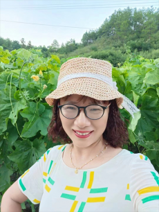 三尺講臺映初心 筆墨留芳育人香