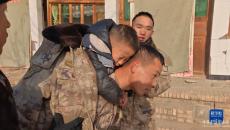 解放軍和武警部隊(duì)出動多支力量投入抗震救災(zāi)