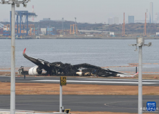 日本警方開始調(diào)查羽田機(jī)場飛機(jī)相撞原因